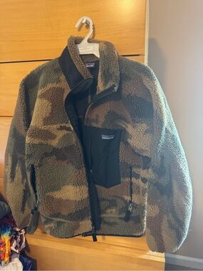 XXS Patagonia Men's Camo Sherpa Fleece Full Zip Jacket in Olive and Brown